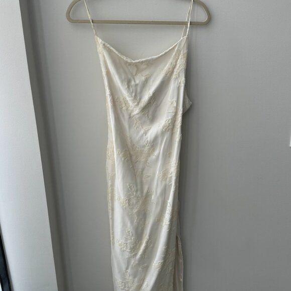 MESHKI Erika Burnout Velvet Maxi Dress - Picture 5 of 10